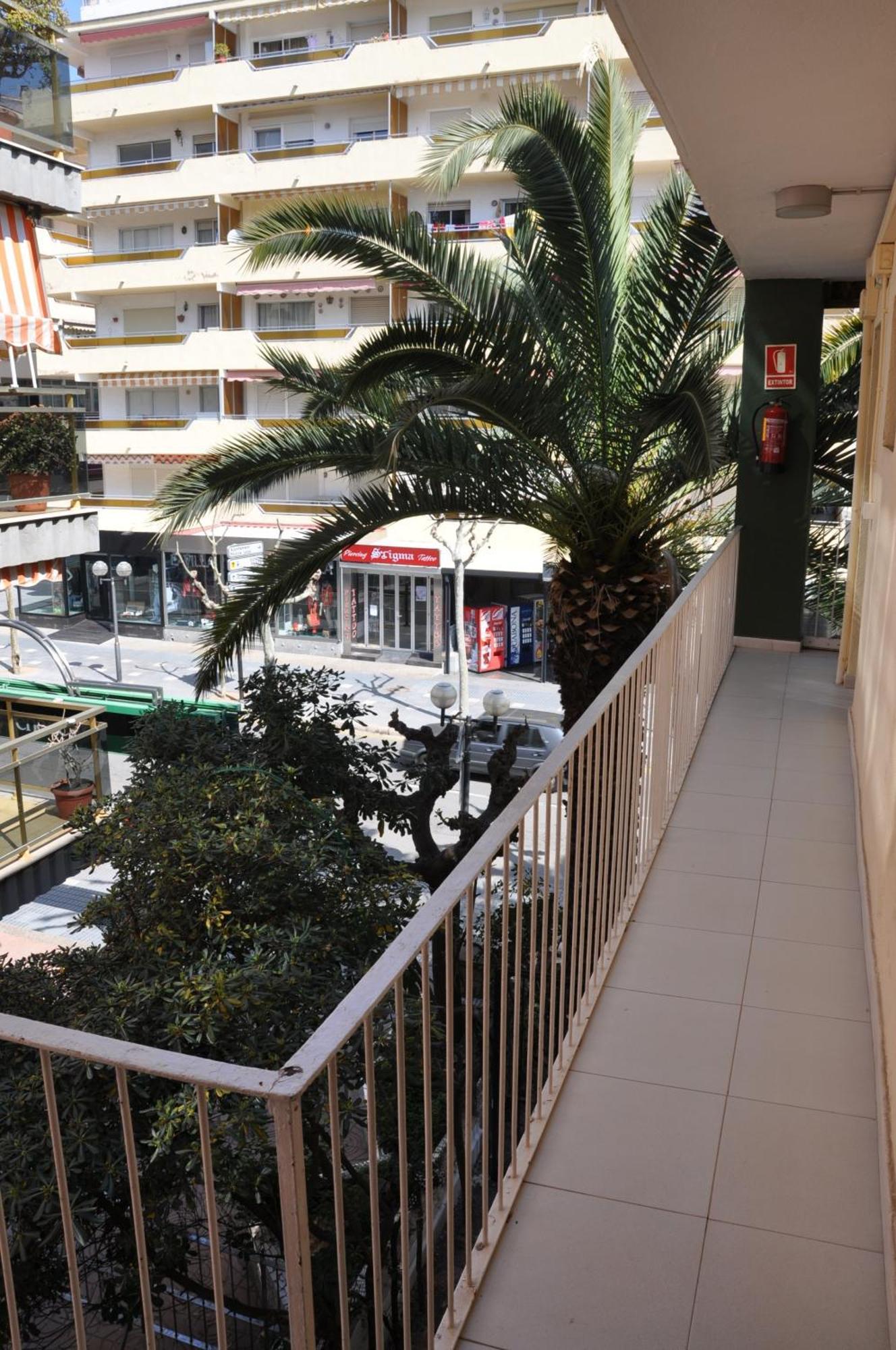 Hostal Montsant Salou Exterior photo